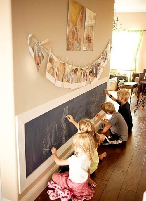 Как оформить пустую стену. Чем украсить стены комнаты – картины и полки 10