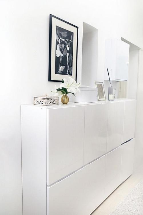 Как оформить пустую стену. Чем украсить стены комнаты – картины и полки 09