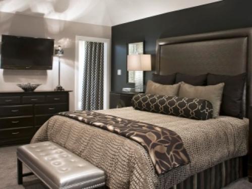 Как оформить пустую стену. Чем украсить стены комнаты – картины и полки 19