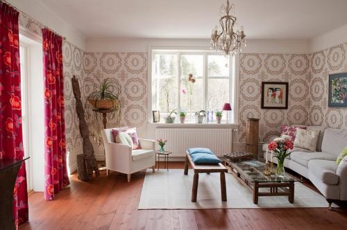 Обои с крупным рисунком в интерьере гостиной. Какие обои лучше виниловые или флизелиновые: экономический подход к выбору отделки