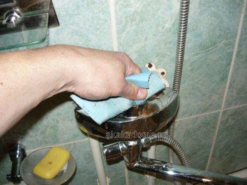 Протекает картридж смесителя. Течёт кран — замените картридж смесителя.