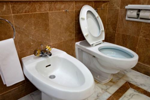 Расположение сантехники в узкой ванной. Расположение сантехники в ванной: правила