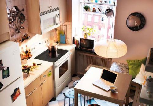 Как поставить на кухне стол. Куда поставить стол на кухне?