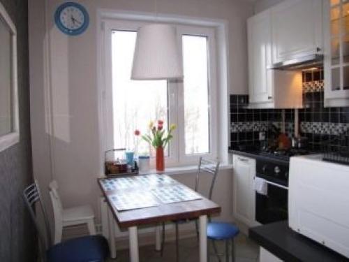 Как поставить на кухне стол. Куда поставить стол на кухне? 12