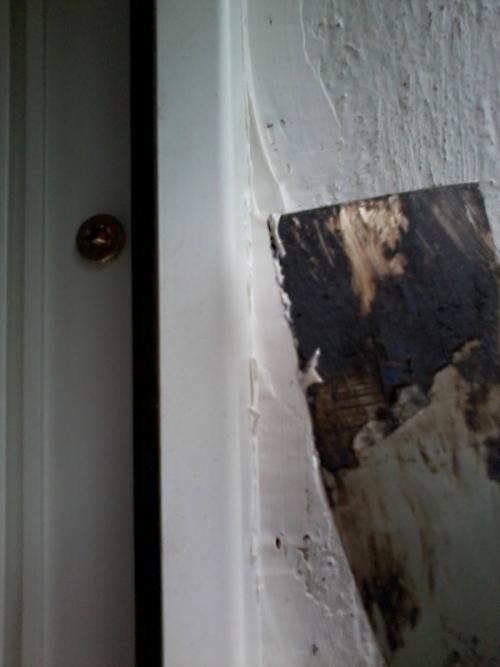 Как убрать щели в деревянных окнах. Как заделать щели в окнах