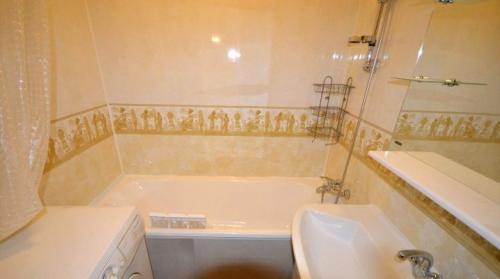 Откуда начинать клеить панели ПВХ. Как правильно клеить ПВХ-панели в ванной?