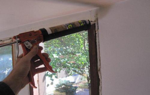 Чем заклеить щели в деревянных окнах. 7 способов утеплить окна на зиму (12 фото) 07 Чем заклеить щели в деревянных окнах. 7 способов утеплить окна на зиму (12 фото) 07