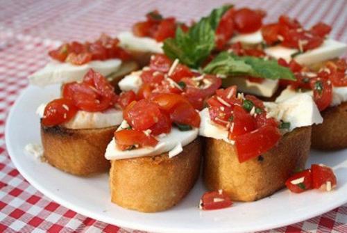 Брускетта рецепт в домашних условиях. Брускетта: рецепты в домашних условиях
