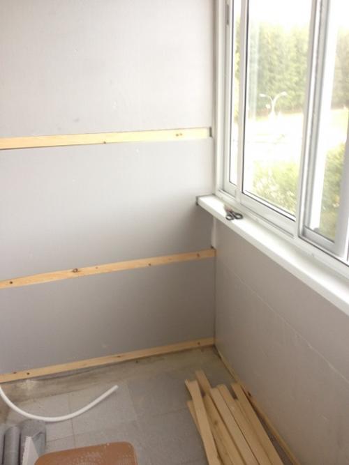 Влагостойкие материалы для отделки стен. Пример отделки стены панелями МДФ