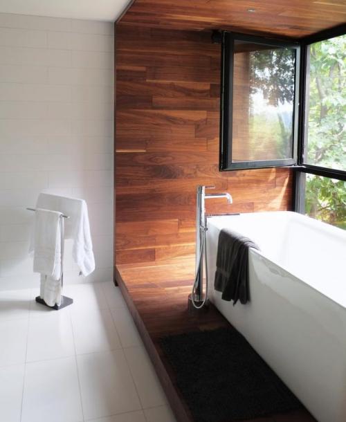 Ванная комната в деревянном стиле. Пол в ванной комнате