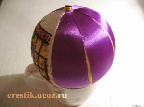 Новогодние шары из атласных лент. Мастер-класс «Новогодние шары из лент» 39