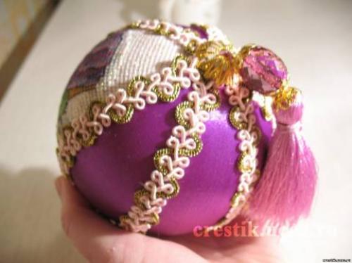 Новогодние шары из атласных лент. Мастер-класс «Новогодние шары из лент» 42