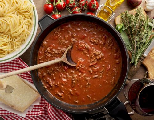 Спагетти с фаршем и томатной пастой. Простое второе: готовим макароны с фаршем и томатной пастой