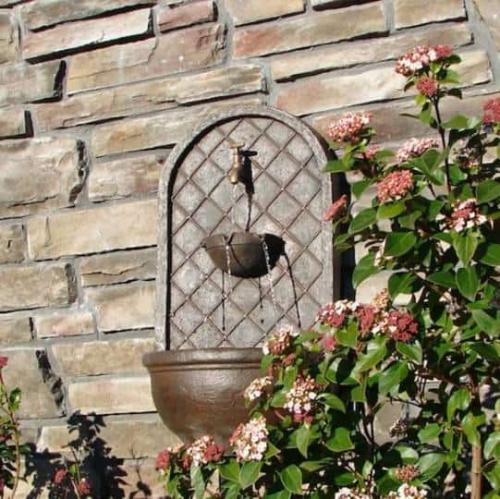 Имитация водопада на стене. Кусочек настоящего водопада в доме и еще 5 уникальных вариантов роскошного декорирования стен 19