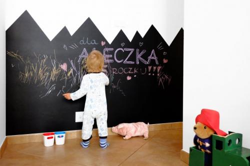 Ребенок рисует на обоях. 5 супер-идей –, как отучить ребенка рисовать на стене #полезное