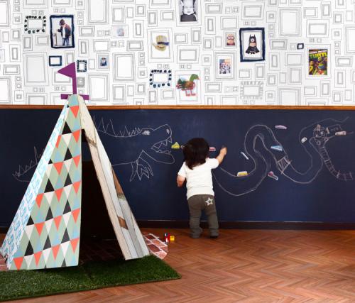 Ребенок рисует на обоях. 5 супер-идей –, как отучить ребенка рисовать на стене #полезное