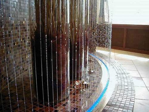 Имитация водопада на стене. Кусочек настоящего водопада в доме и еще 5 уникальных вариантов роскошного декорирования стен 15