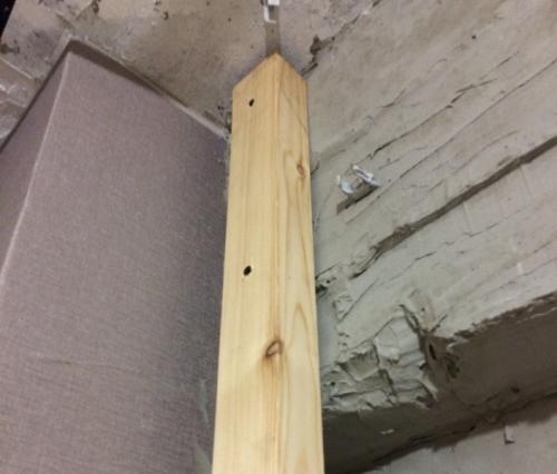 Изголовье кровати из ламината. Отделка стены ламинатом