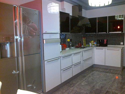 Кухня с алюминиевым профилем. Что нужно знать о фасадах для кухни в алюминиевой рамке