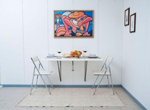 Круглый стол со стульями для маленькой кухни. Какой он, идеальный стол для маленькой кухни – круглый или прямоугольный?