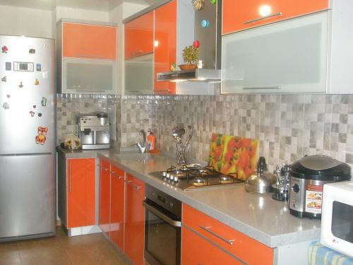 Кухня с алюминиевым профилем. Что нужно знать о фасадах для кухни в алюминиевой рамке