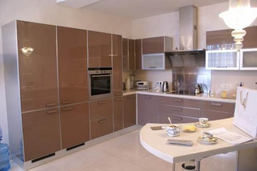 Эксклюзивные кухни в дом. Как выглядят элитные кухни? (12 фото)