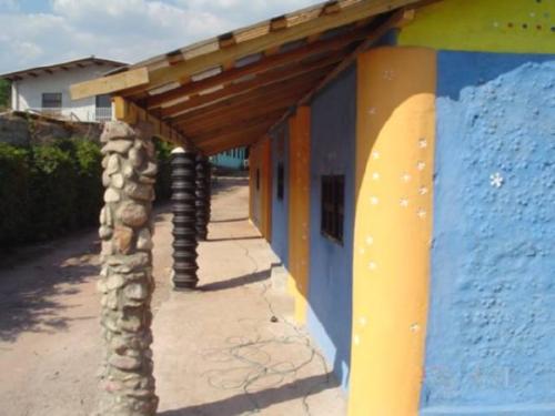 Дом из бутылок технология. Как построить дом из пластиковых бутылок?