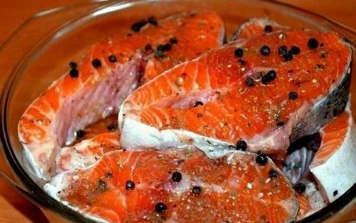 Как засолить красную рыбу большим куском. Быстрый и простой способ засолить красную рыбу, чтобы она получилась за 1 день вкуснее чем в магазине