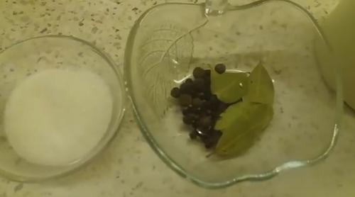 Как засолить скумбрию. Солим свежемороженную скумбрию в рассоле