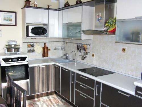 Кухня с алюминиевым профилем. Что нужно знать о фасадах для кухни в алюминиевой рамке 16 Кухня с алюминиевым профилем. Что нужно знать о фасадах для кухни в алюминиевой рамке 16