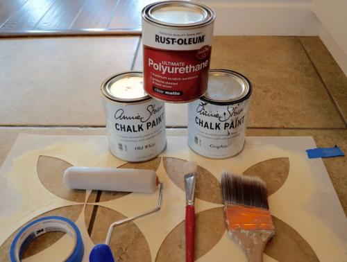 Трафареты для кафельной плитки. Мастерица полностью преобразила пол в ванной, используя лишь трафарет и немного краски