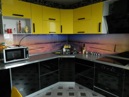 Кухня с алюминиевым профилем. Что нужно знать о фасадах для кухни в алюминиевой рамке