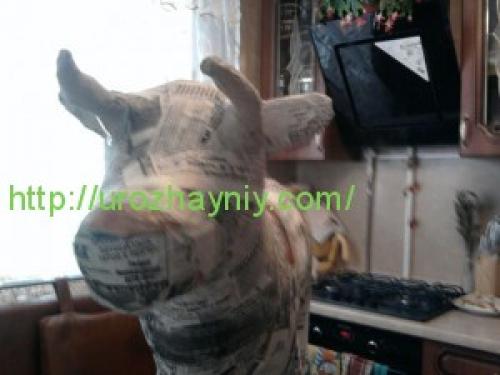 Корова из пластиковых бутылок своими руками. Бычок из пластиковой бутылки. Автор Ольга Короннова