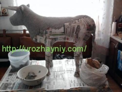 Корова из пластиковых бутылок своими руками. Бычок из пластиковой бутылки. Автор Ольга Короннова