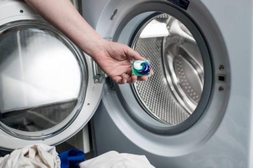 Стиральная машина в шкафу