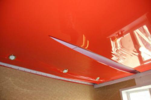 Лопнул натяжной потолок, что делать. Что делать, если порвался натяжной потолок