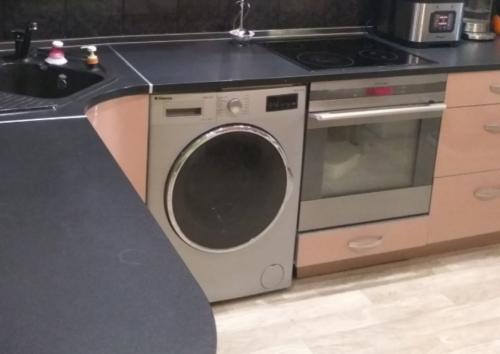 Куда поставить стиральную машину в маленькой кухне. За и Против расположения стиральной машины на кухне