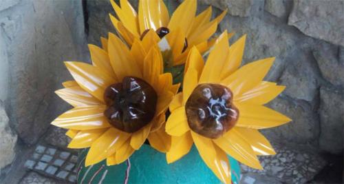 Что можно построить из пластиковых бутылок. Цветы и вазы