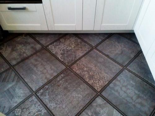 Какой пол на кухне лучше сделать. Линолеум на кухне 09