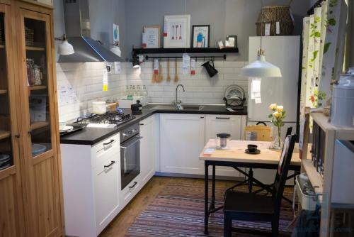 Гарнитуры для маленькой кухни. Какую планировку выбрать