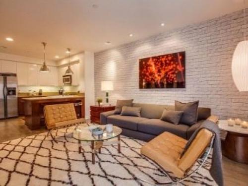 Кирпичные стены в интерьере белые. Белая кирпичная стена в гостиной 33