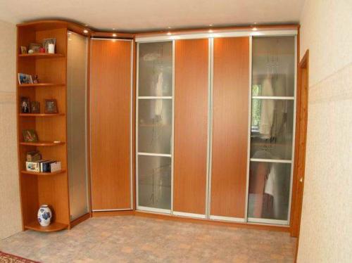 Угловой шкаф в гостинную.  Отдельно стоящие (не встроенные) шкафы