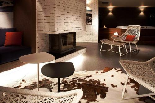 Кирпичные стены в интерьере белые. Белая кирпичная стена в гостиной