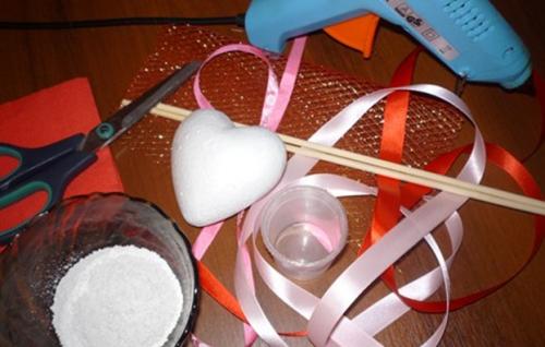 Как сделать топиарий в домашних условиях. Сердце из подручных материалов в домашних условиях ко Дню влюбленных (14 февраля)