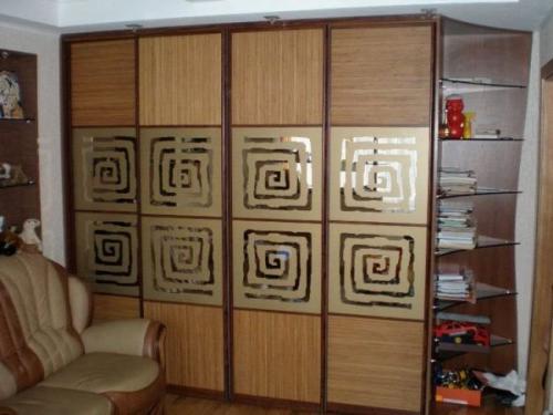 Шкаф купе встроенный в зал. Достоинства шкафов-купе