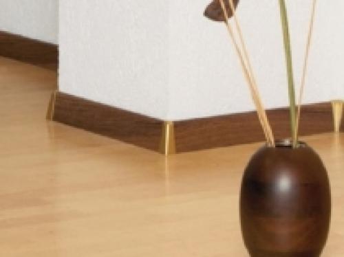 Как подобрать плинтус к ковролину. Виды напольных плинтусов и потолочных