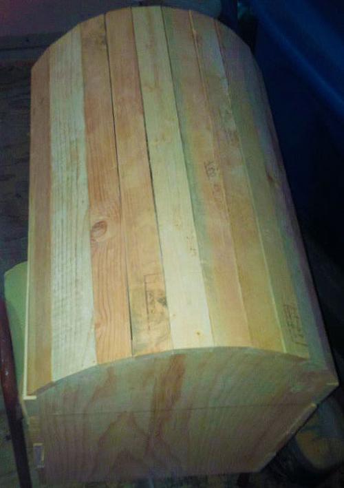 Как обшить сундук тканью. Делаем сундук для хранения вещей в закладки 33