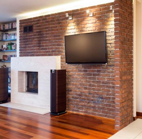 Кирпичные стены в интерьере белые. Белая кирпичная стена в гостиной 25