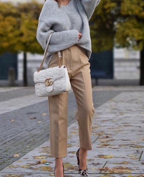 Серо бежевый цвет сочетание. Сочетание бежевого и серого в одежде