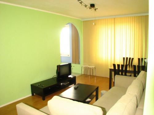 Однокомнатная квартира 35 кв м планировка. Однушка 35 кв. м для семьи с двумя детьми 17